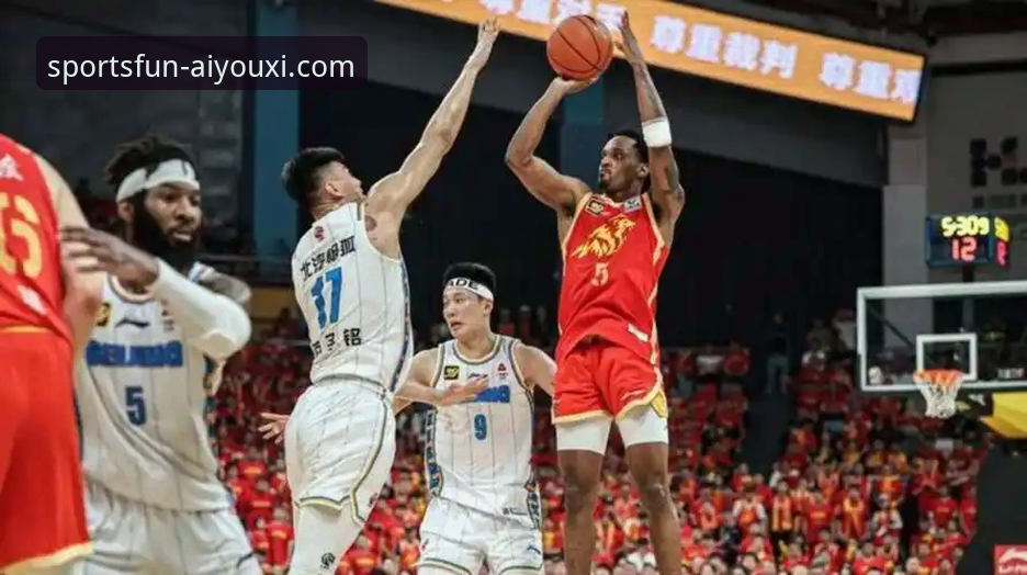 逆转与坚守：皮特森的火力全开 vs 麦基的孤胆英雄，一场CBA经典战的平台观赛启示
